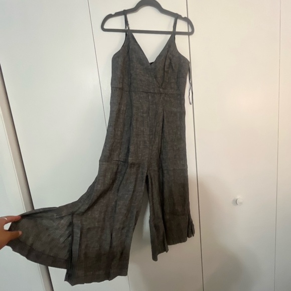 Tahari Pants - Tahari | Pants & Jumpsuits | Tahari Flowy Jumpsuit | size 6​